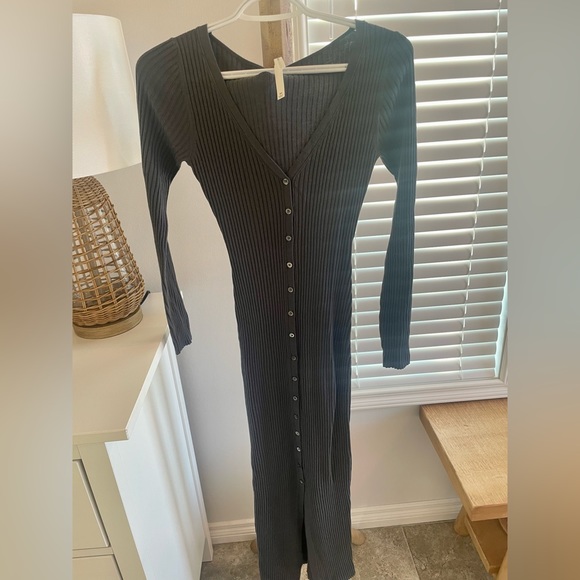 Aritzia gray sweater dress worn once - Picture 1 of 1